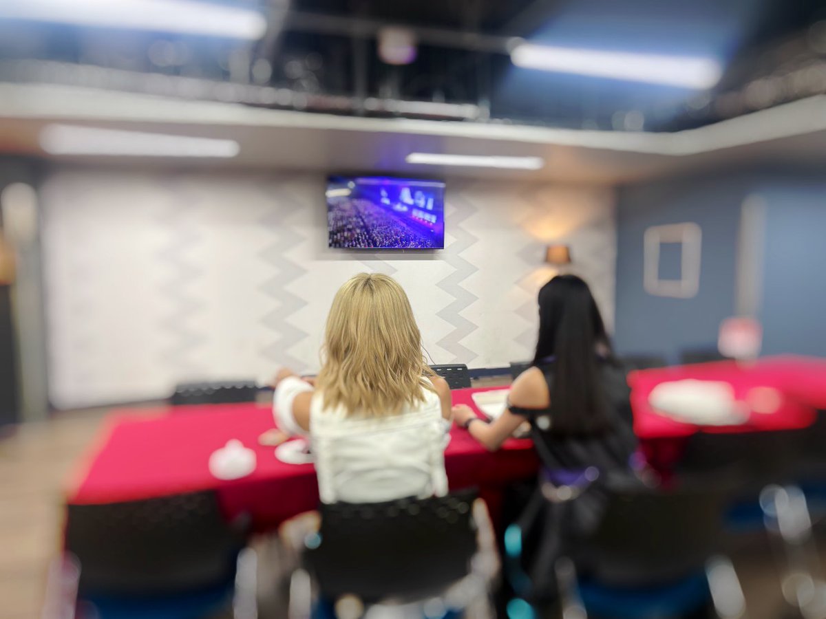 RAYCHELL👠 tweet media