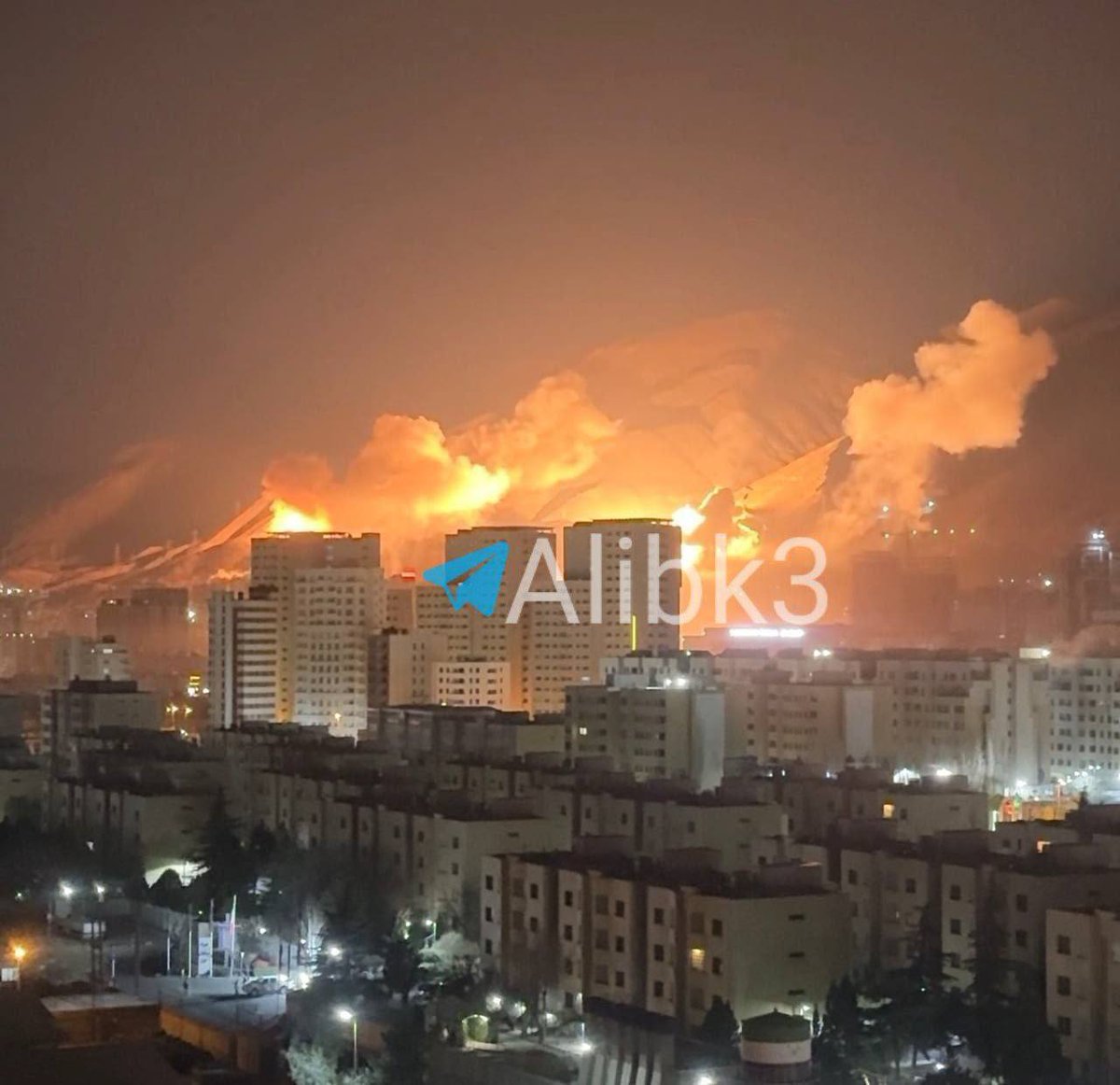 Breaking | Massive US-Israeli airstrikes on Tehran, Iran.