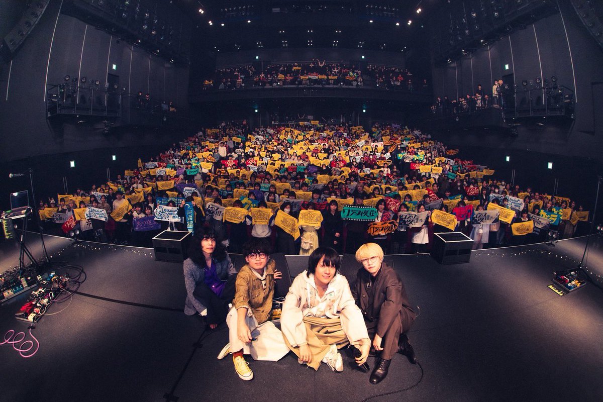 おはようございます☀️
先日、LIVEへ行ってきたよー🎶
久々の生LIVE、良かった、アンコールの後の弾き語りの歌がとても心に沁みました😭

ツアーお疲れさまでした👏🏻楽しい時間をありがとうございました🥳

私もちゃっかり映ってます🤭
どこでしょう？ꉂ🤣w𐤔