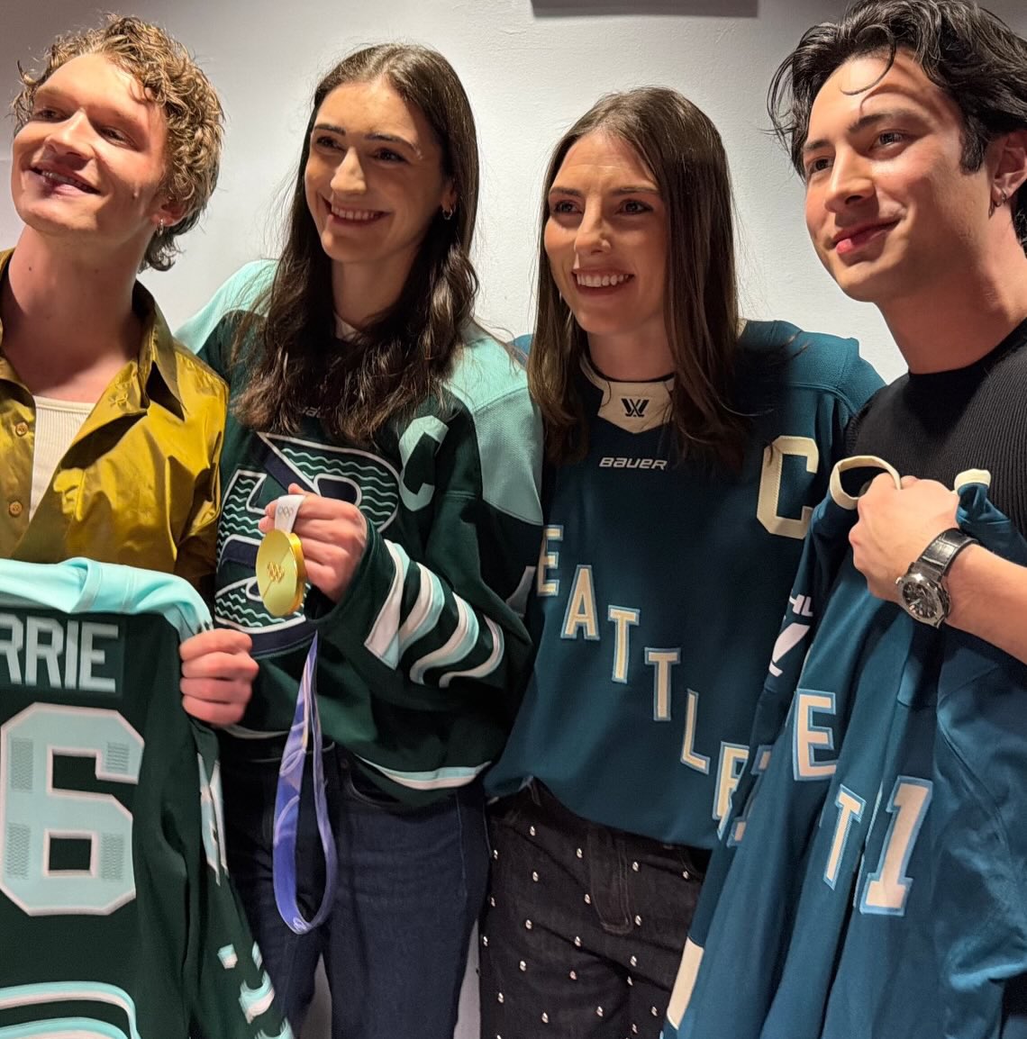 hudsonwupdates's tweet image. Hudson Williams and Connor Storrie with the beautiful and talented ladies from Team USA Women’s Hockey Megan Keller and Hilary Knight yesterday 🤍 (via rennaestubbs)