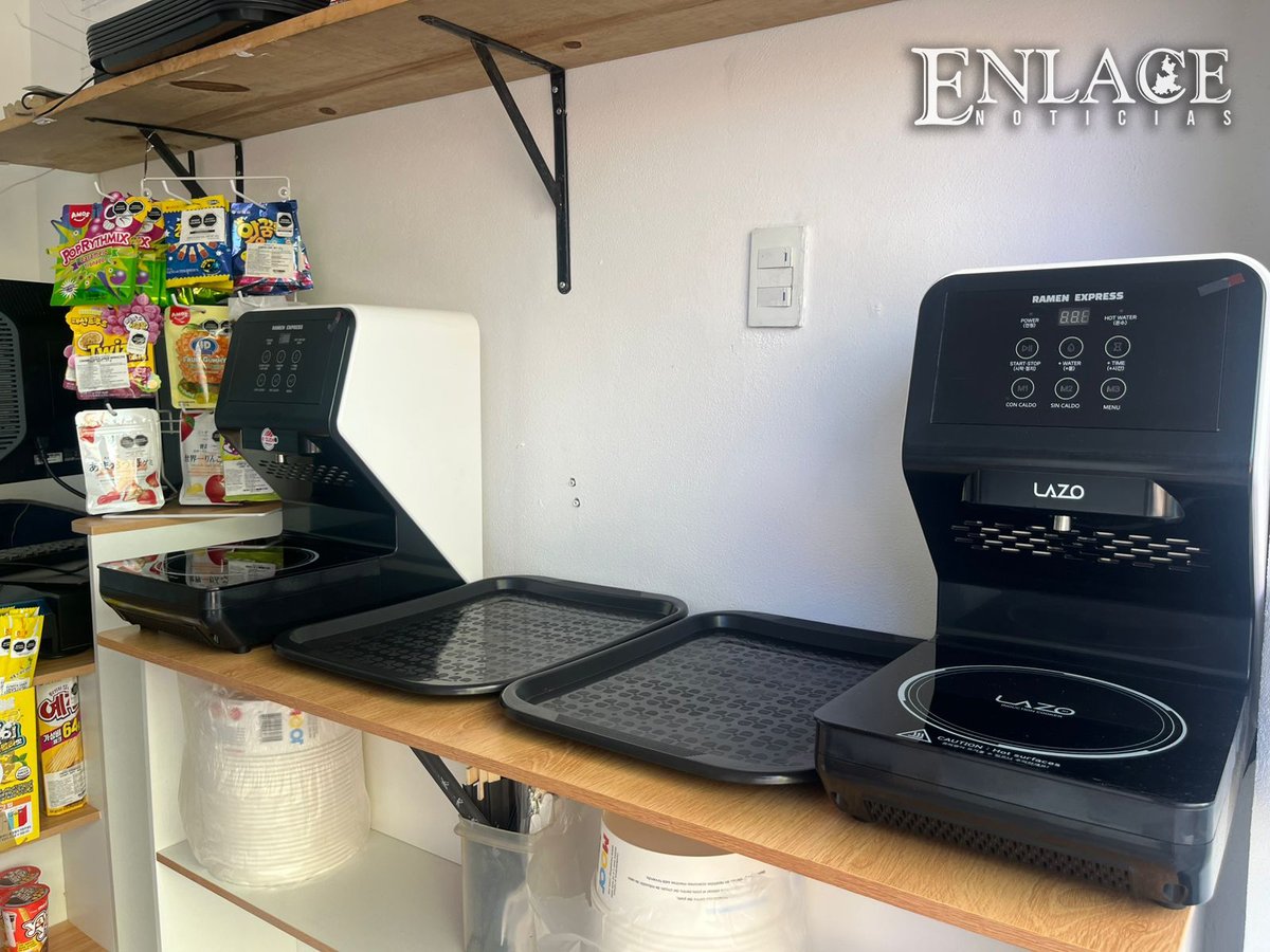 EnlaceNoticias1's tweet photo. Primer #marketcoreano con #RamenExpress en #Izúcar 🍜✨
🎉El primer market coreano donde los clientes pueden preparar su ramen al instante llegó a #IzúcarDeMatamoros. K-SushiMarket abrió sus puertas con una innovación dentro del mercado en la región. https://t.co/zvQN4Ojlop https://t.co/j37LWa0Jle