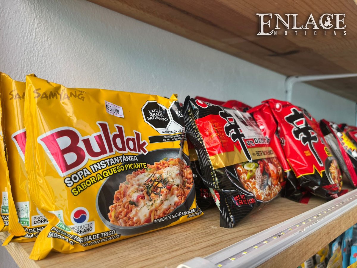 EnlaceNoticias1's tweet photo. Primer #marketcoreano con #RamenExpress en #Izúcar 🍜✨
🎉El primer market coreano donde los clientes pueden preparar su ramen al instante llegó a #IzúcarDeMatamoros. K-SushiMarket abrió sus puertas con una innovación dentro del mercado en la región. https://t.co/zvQN4Ojlop https://t.co/j37LWa0Jle