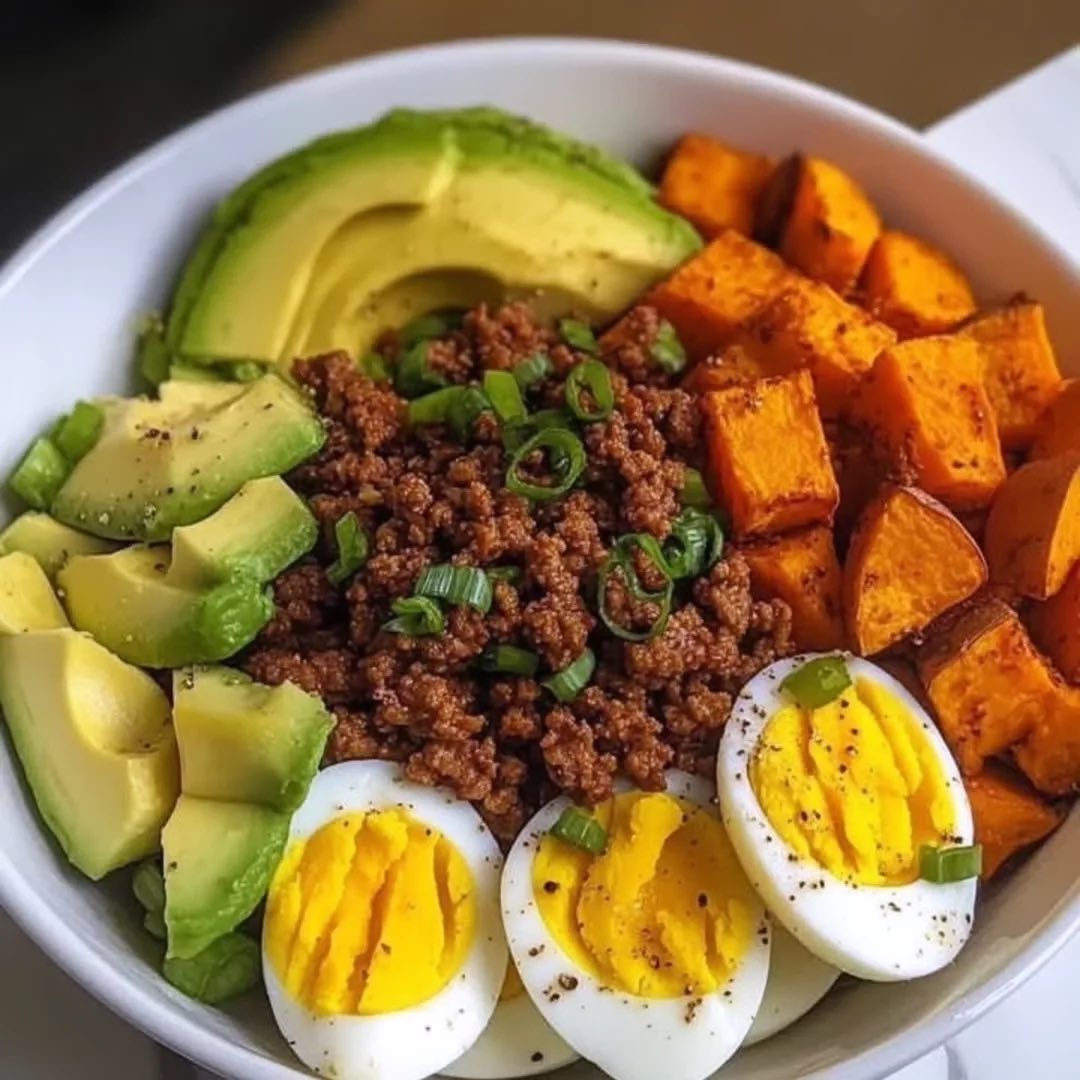Lowcarbjiji's tweet image. 🍠 Ground Beef &amp;amp; Sweet Potato Bowl

🥑 Eating keto doesn’t have to be boring.
Get 1001+ guilt-free, fat-burning, delicious keto recipes in my FREE digital cookbook! 🔗 Tap the link in bio &amp;amp; download your copy now! 📚

⸻

#HighProteinMeal #BalancedPlate #HealthyFats #keto