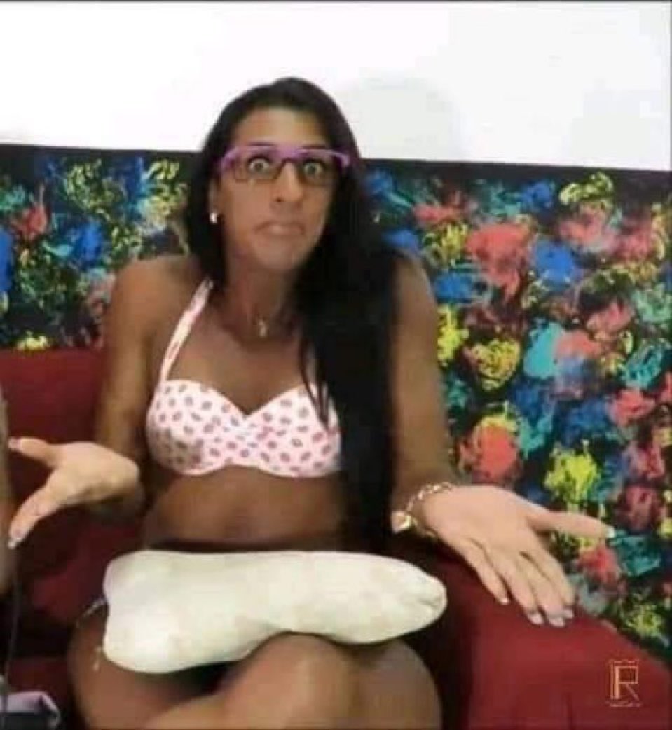 Essa disputa de fãs de gl e bl é realmente desnecessária mas as vezes vocês se passam chamando de "prostituta" "porca" e xingando os atores e atrizes  que não tem nada haver com seus fãs