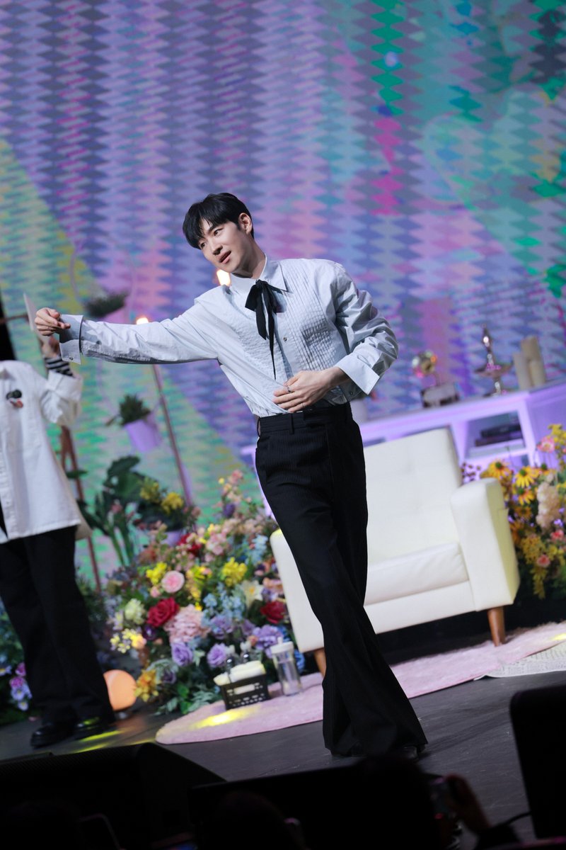 이제훈, 데뷔 20주년 팬미팅 성료 “배우 생활 꿈만 같아"

#이제훈 
#배우이제훈 
#LEEjehoon 
#이제훈팬미팅 
#Our_20th_Moment 
#이제훈데뷔20주년 
⬇️관련기사⬇️
slist.kr/news/articleVi…