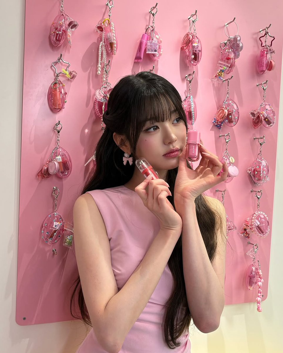 beaucutegirl's tweet image. 250621 IG 
#amuse 🍀🍒 

#장원영 #JANGWONYOUNG