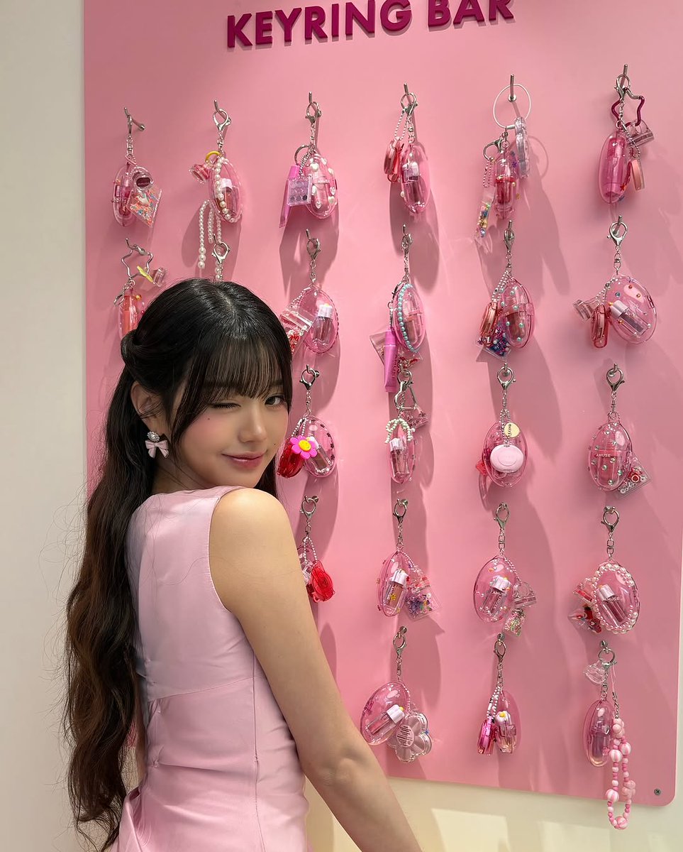 beaucutegirl's tweet image. 250621 IG 
#amuse 🍀🍒 

#장원영 #JANGWONYOUNG