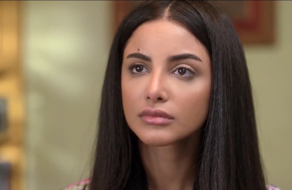 المخرج مغرم بعيونها هالحلقه