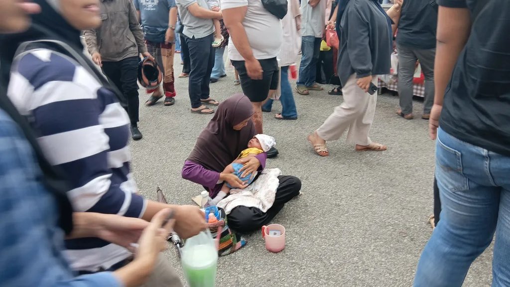 Bazar Ramadan Melawati dekat belakang Melawati Mall, lebih kurang 100 meter dari Pusat Konvensyen MPAJ, Taman Melawati.🤔