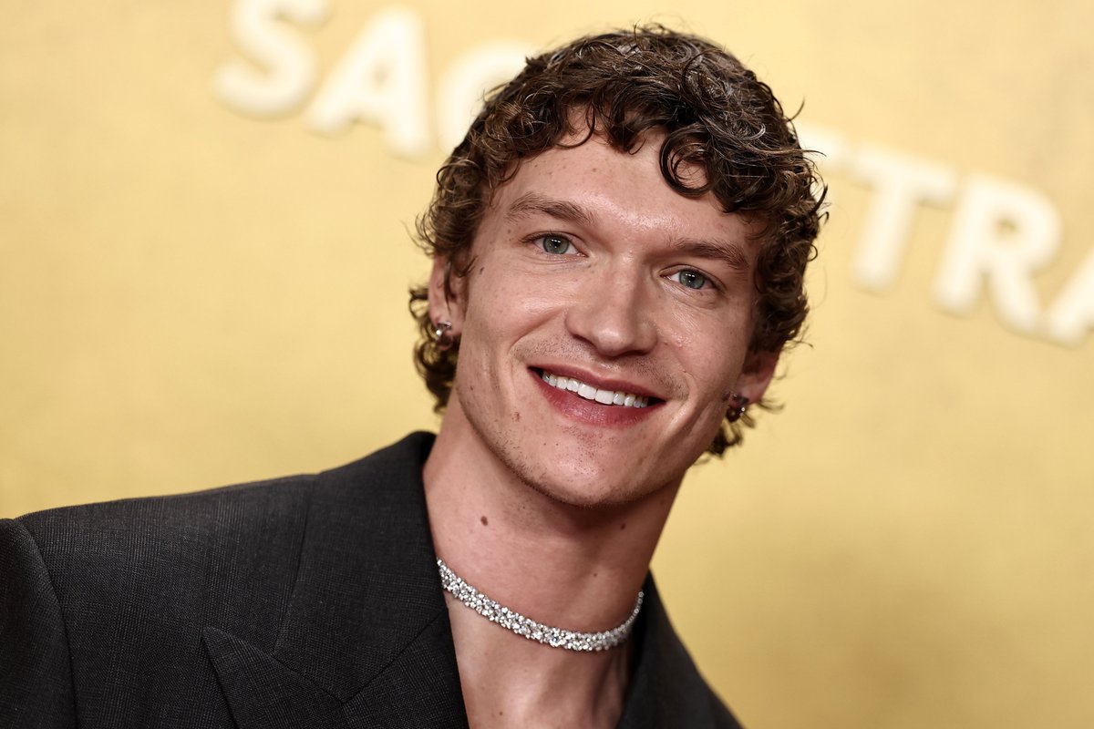 The red carpet's getting a little 🔥with #ConnorStorrie touching down.