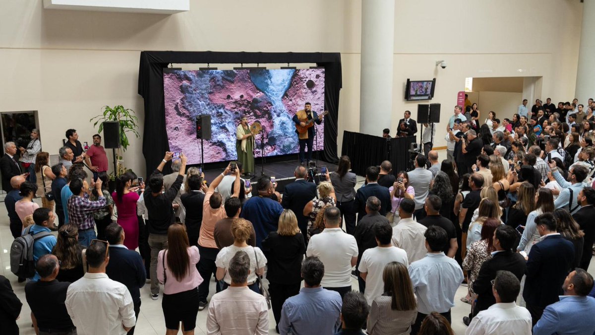 ernestonovoaok's tweet image. En la Apertura de Sesiones Legislativas 2026, el gobernador Rolando Figueroa presentó el balance e inició el tercer año de gestión en Neuquén.
Compromiso, rumbo claro y más trabajo para seguir creciendo como provincia.
#Neuquén #AperturaDeSesiones #Gestión