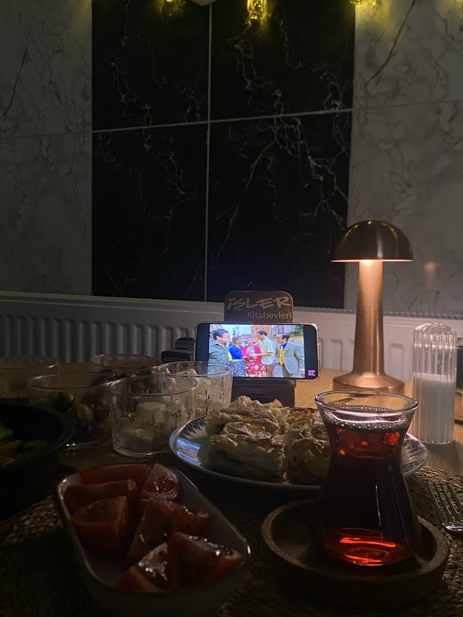 wmelike0's tweet photo. Sahura kadar sohbet ettiğin adamla artık sahuru beraber yapma seviyesi🫠💕🌙 https://t.co/gCnUIjIvXU
