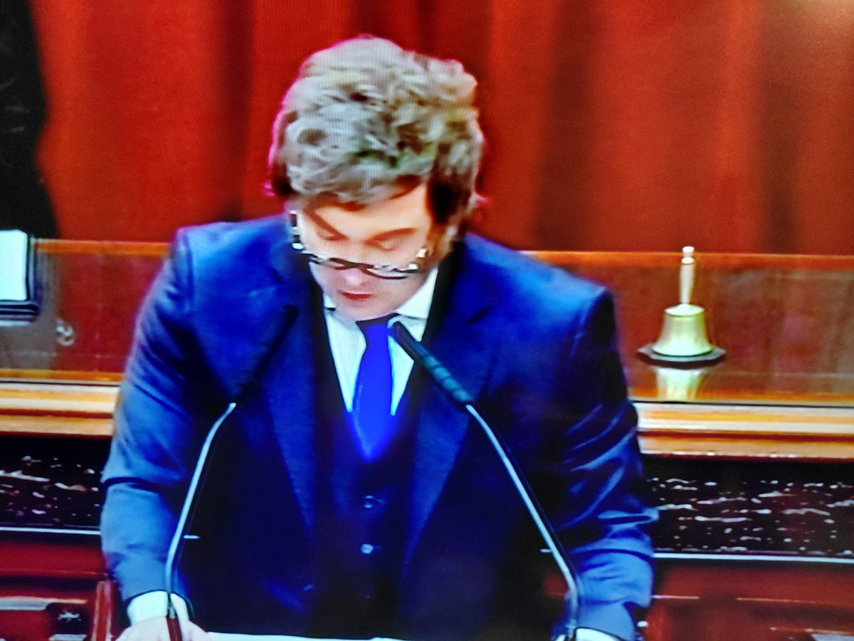 El discurso es BRILLANTE y el Javo esta picantisimo esta noche! TMAP
VLLC