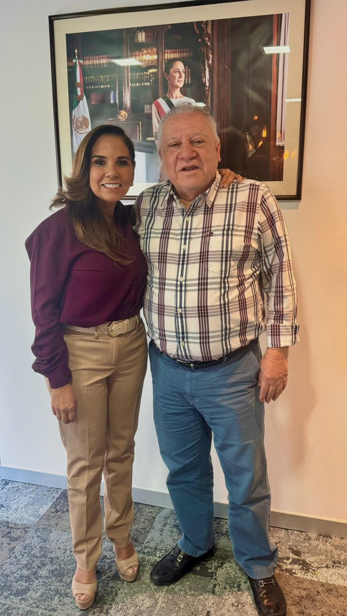 Con mi amigo y compañero de lucha, Rafael Marín Mollinedo, titular de la Agencia Nacional de Aduanas de México, seguimos trabajando en unidad para fortalecer nuestro gran movimiento transformador.

Dialogamos sobre temas de relevancia nacional y estatal, sumando esfuerzos en la