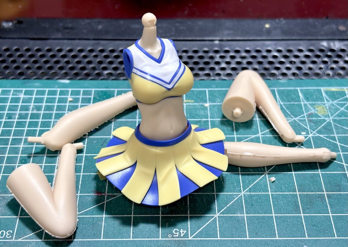 創彩チア作ってます。ただこれスパッツなんだよなぁ…どうしようか