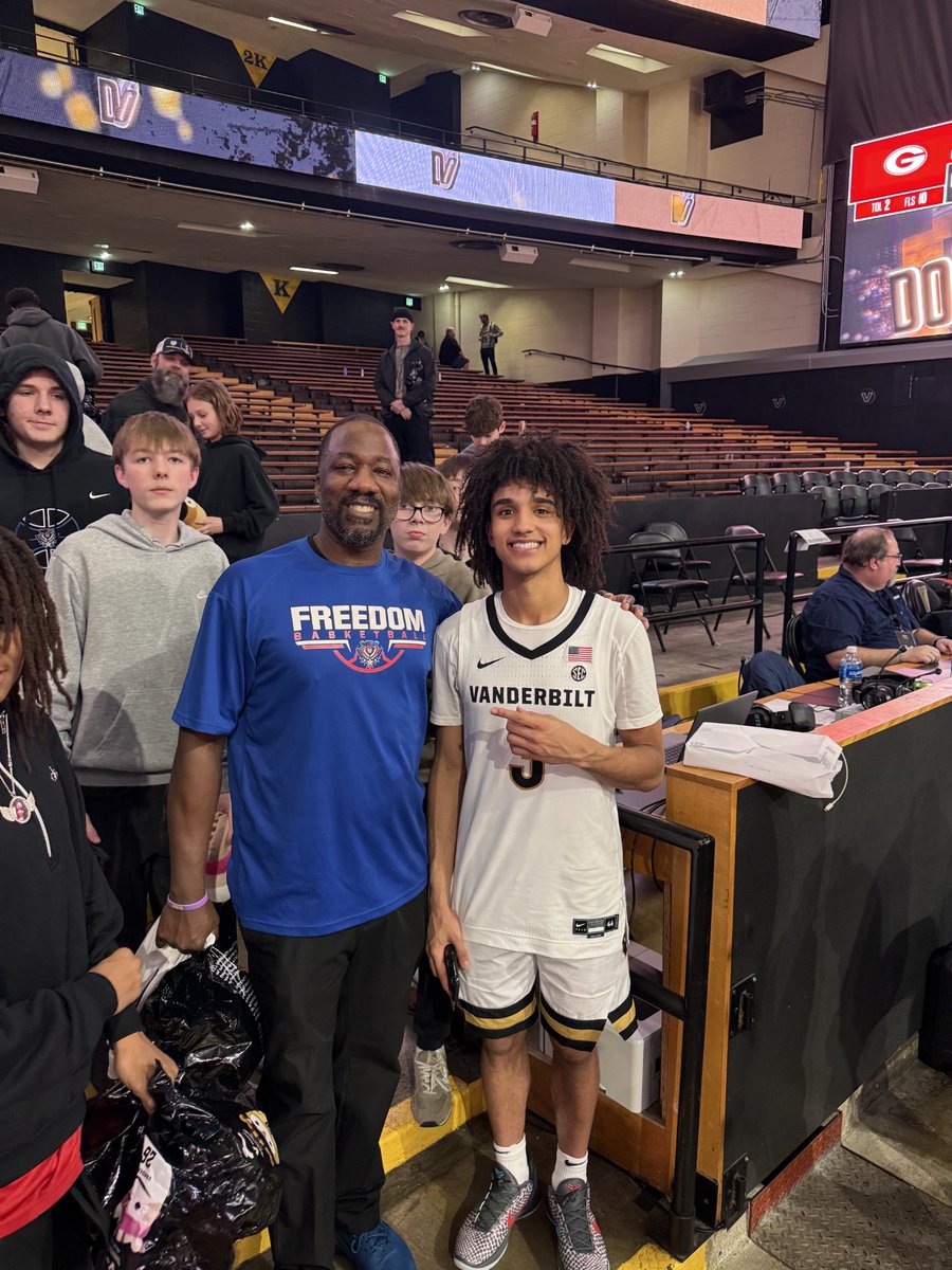 tlane1104's tweet photo. Amen @tyler_tanner5! I pray that same prayer, and carried it with me all season while coaching my middle school basketball team. Thanks again for signing autographs for every one of my players. They were ecstatic to meet you. I'm proud of you... keep being a light! God Got You! https://t.co/VrLIfuHCEi