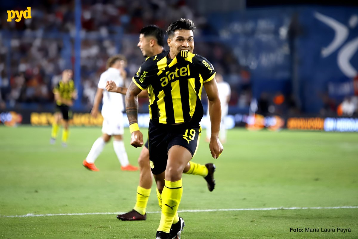 DOUGLAS MATÍAS AREZO MARTÍNEZ