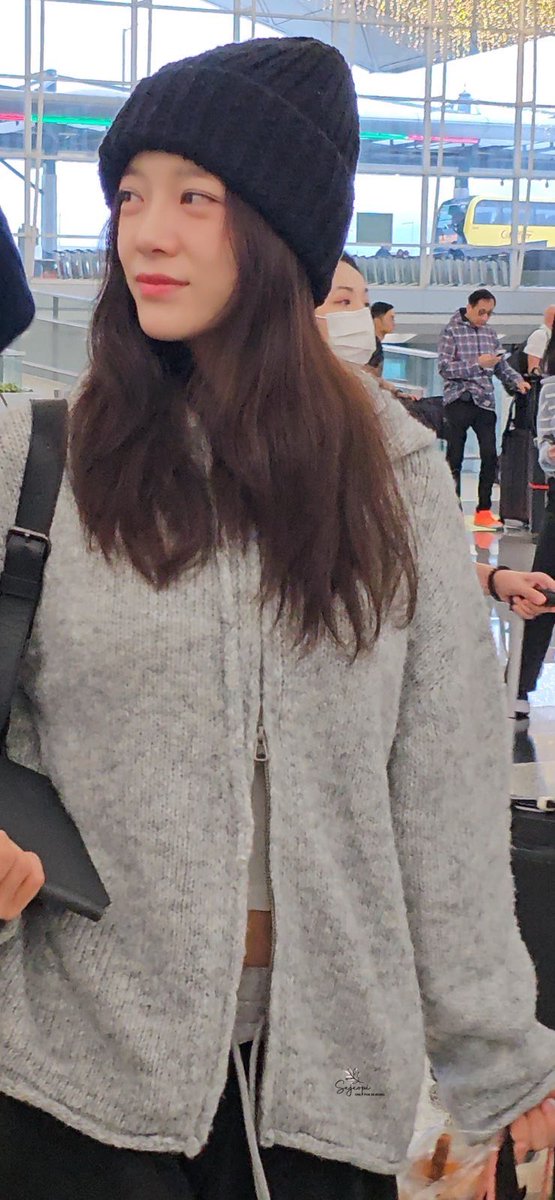 2026.03.02 📸Sejeong in Hong Kong Int’l Airport heading back to Seoul🛫

safe flight and See you next stage soon💕

#김세정 #KIMSEJEONG
#キムセジョン #金世正
#세정 #SEJEONG
#열번째편지 #TenthLetter
#KIMSEJEONG_FANCONCERT