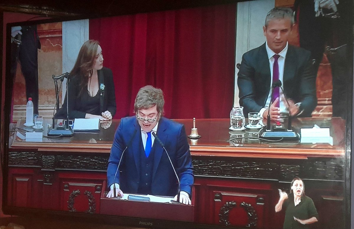 Disruptivo. Fiel a su estilo el presidente <a href="/JMilei/">Javier Milei</a> inaugura sesiones en el Congreso. No se está privando de nada, tanto que le dijo a los legisladores de la oposición "sigan mintiendo que uds fueron los más chorros de la historia".