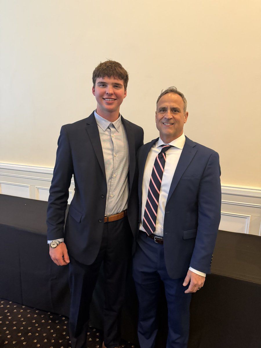 UDplusthree's tweet image. 🟣🟡🏈Football Booster banquet….
#Thankful
#Program
🟣🟡🏈🏆