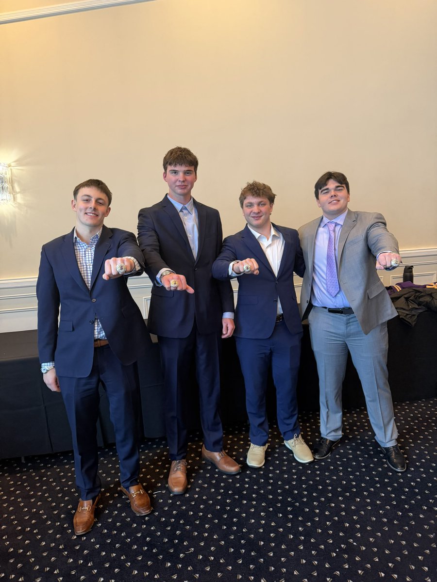 UDplusthree's tweet image. 🟣🟡🏈Football Booster banquet….
#Thankful
#Program
🟣🟡🏈🏆