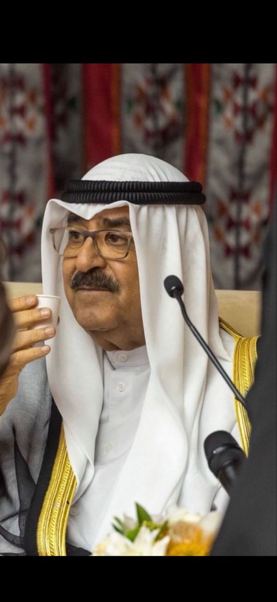 otthman61's tweet photo. الوضع الاقليمي مثل منت شايف
ولا  حسبنا    حسابكم    وا��تلهوى
ㅤ
زعيمكم  تحت  السراديب  خايف 
وأميرنا   بعد  الفطور   يتقهوى  :)

#الشيخ_مشعل_الاحمد_الصباح 
#الكويت_خط_احمر https://t.co/H3olLeb1bX