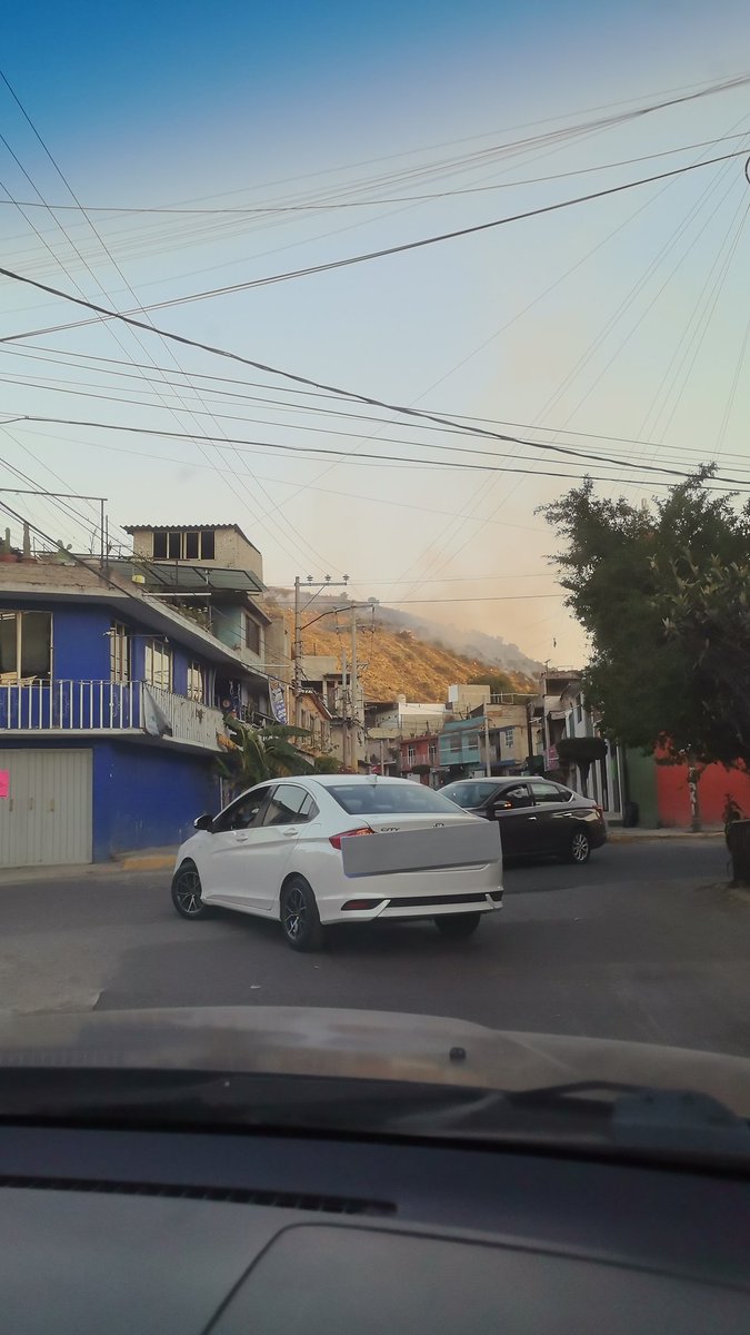 ItzelCV30's tweet photo. Se presenta incendio en el cerro la Caldera 
@Edomex @C5Edomex https://t.co/wsea3Qp5PB
