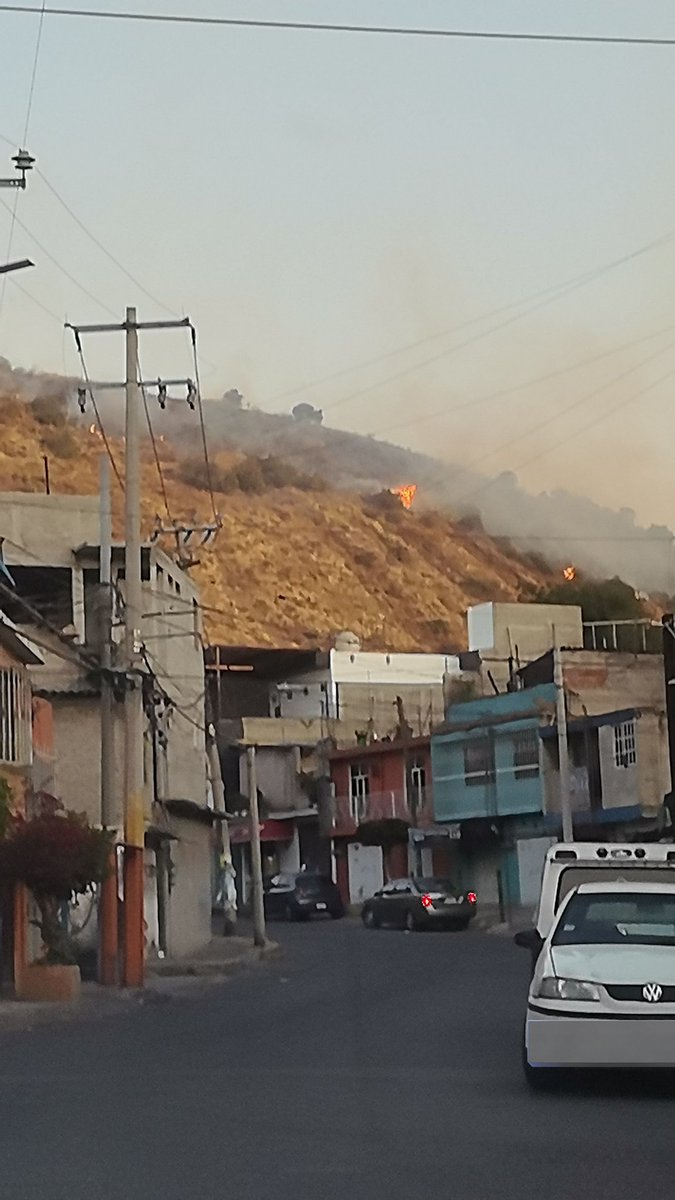 ItzelCV30's tweet photo. Se presenta incendio en el cerro la Caldera 
@Edomex @C5Edomex https://t.co/wsea3Qp5PB