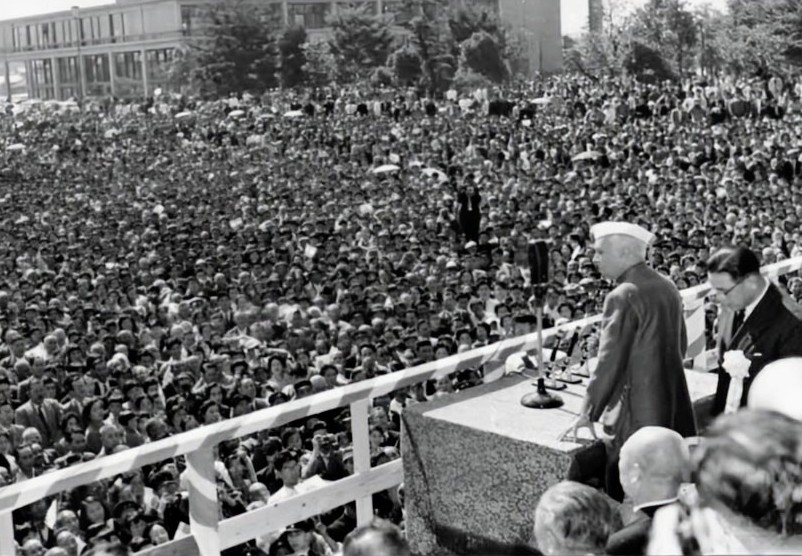 インド初代首相ジャワハルラール・ネルー氏は、広島平和記念公園で約3