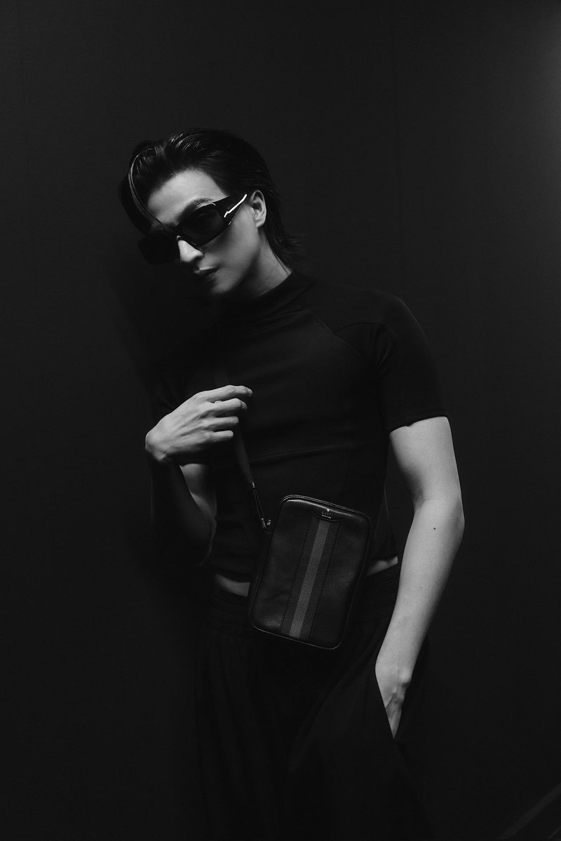 วิชวลระดับโกลบอลแบรนด์ ส่องช็อต "กลัฟ-คณาวุฒิ" ร่วมฟรอนต์โรว์ซุปตาร์ตาร์โลกใน "Gucci Fall-Winter 2026"

BA GULF WITH GUCCI FW26
#GULFxGucciMFW26
#GulfKanawut #กลัฟคณาวุฒิ 
#GucciPrimavera #MFW26 #Gucci

รวบตึงโมเมนต์สำคัญกับการเข้าร่วมชมแฟชั่นโชว์ Gucci PRIMAVERA หรือ Gucci