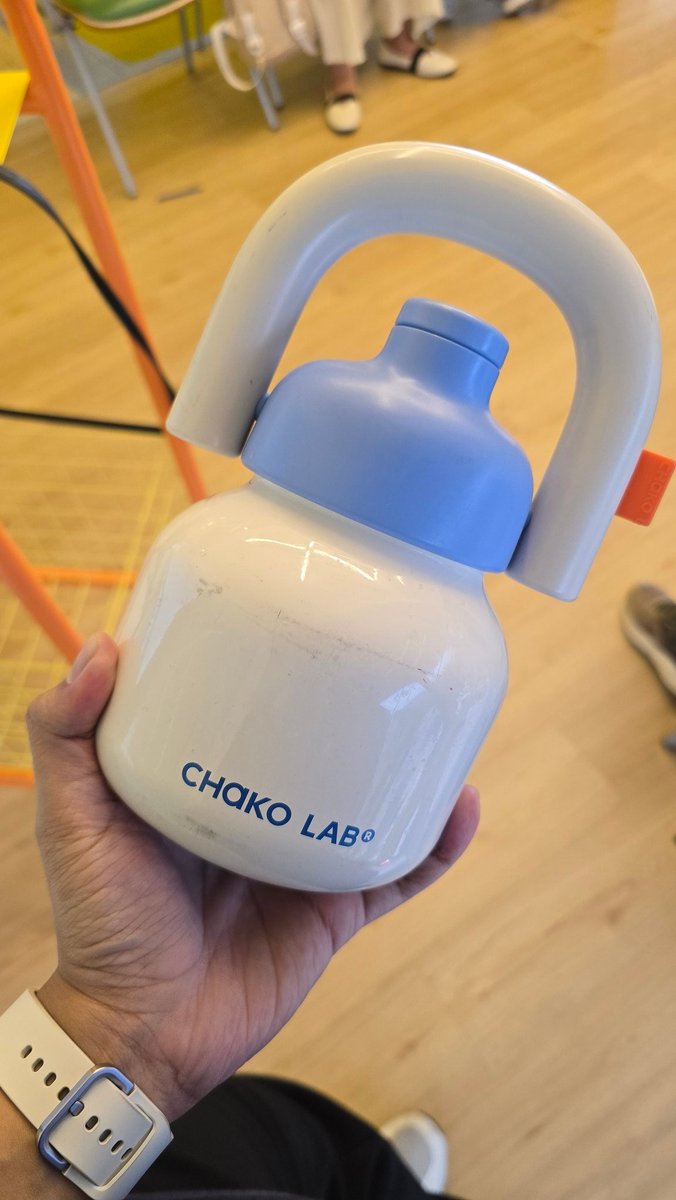 Si Kecil Banyak Gimmick 💛 Another botol chako lab andalan saya, buat yg ...
