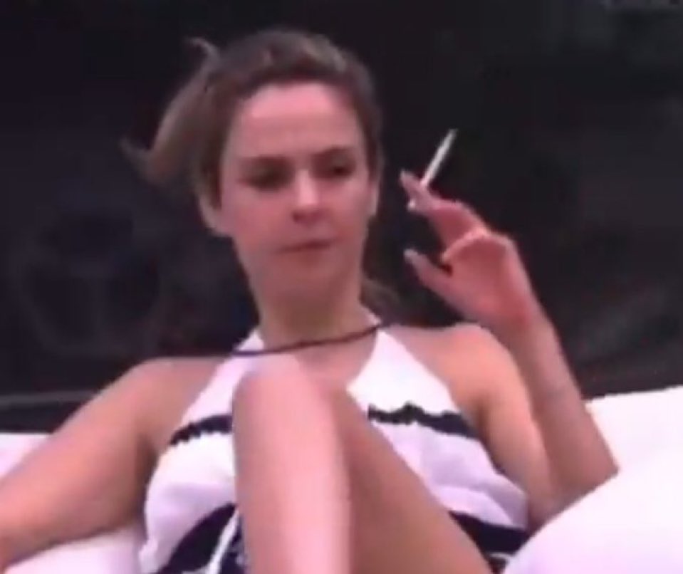 Até parece que eu vou voltar a gostar dessa mitomaníaca, uma pena a Ana Paula gostar tanto dessa sonsa