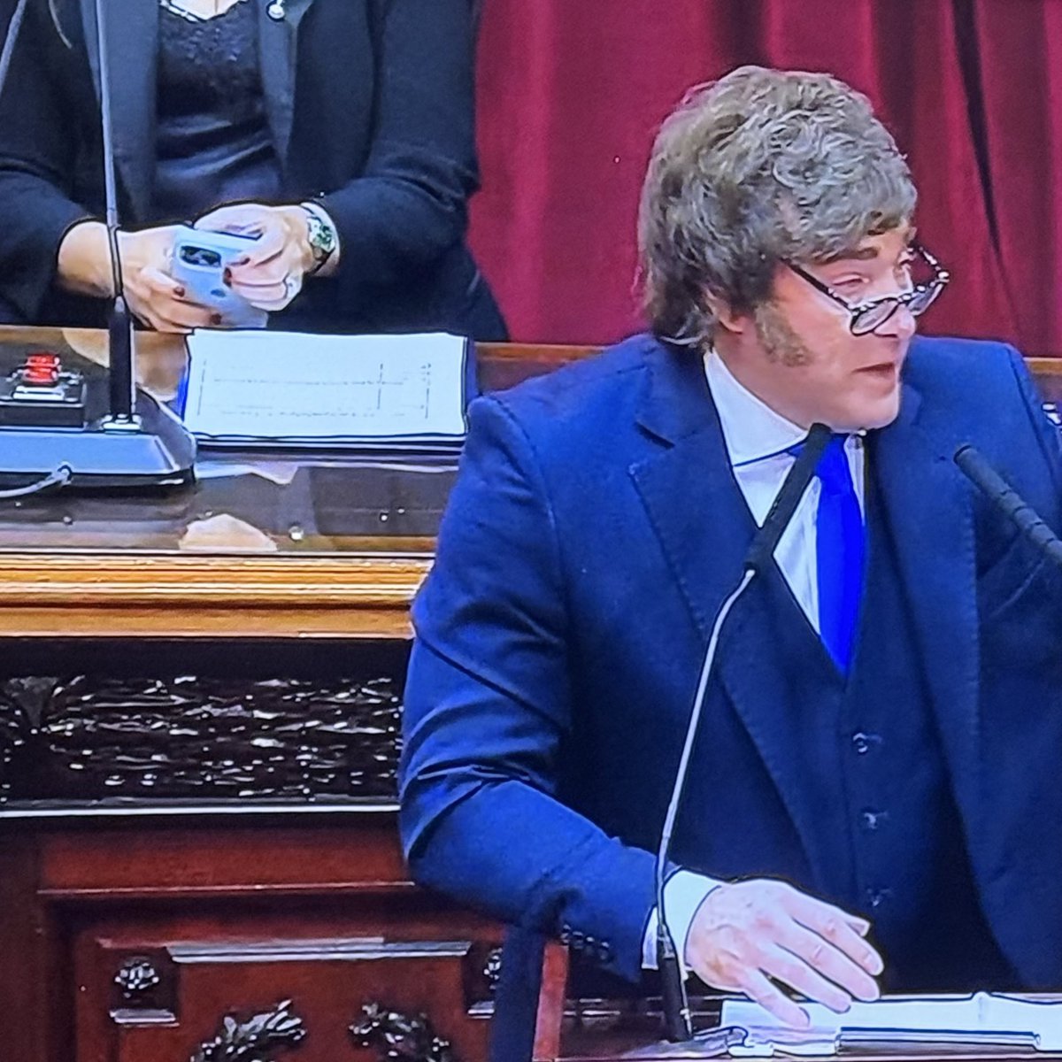Karina__Alice's tweet photo. #CadenaNacional
En lo que se ha convertido el Congreso de la nación, prácticamente es el programa de Anabela Ascar. https://t.co/BJVR7VCHnp
