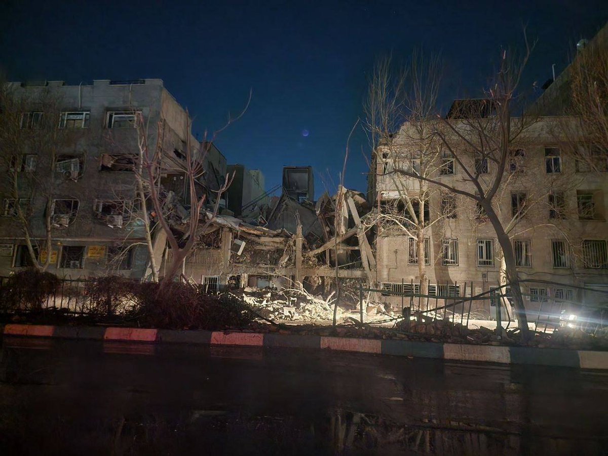 zarGEOINT's tweet photo. 🇮🇷🇮🇱🇺🇸🔴 A police station on Moallem Boulevard has just been completely destroyed by a U.S./Israeli strike in Tehran.

📍 Geolocation: 35.65308, 51.31450

@GeoConfirmed @FaytuksNetwork 

1/2 https://t.co/sNjaVJoPyf