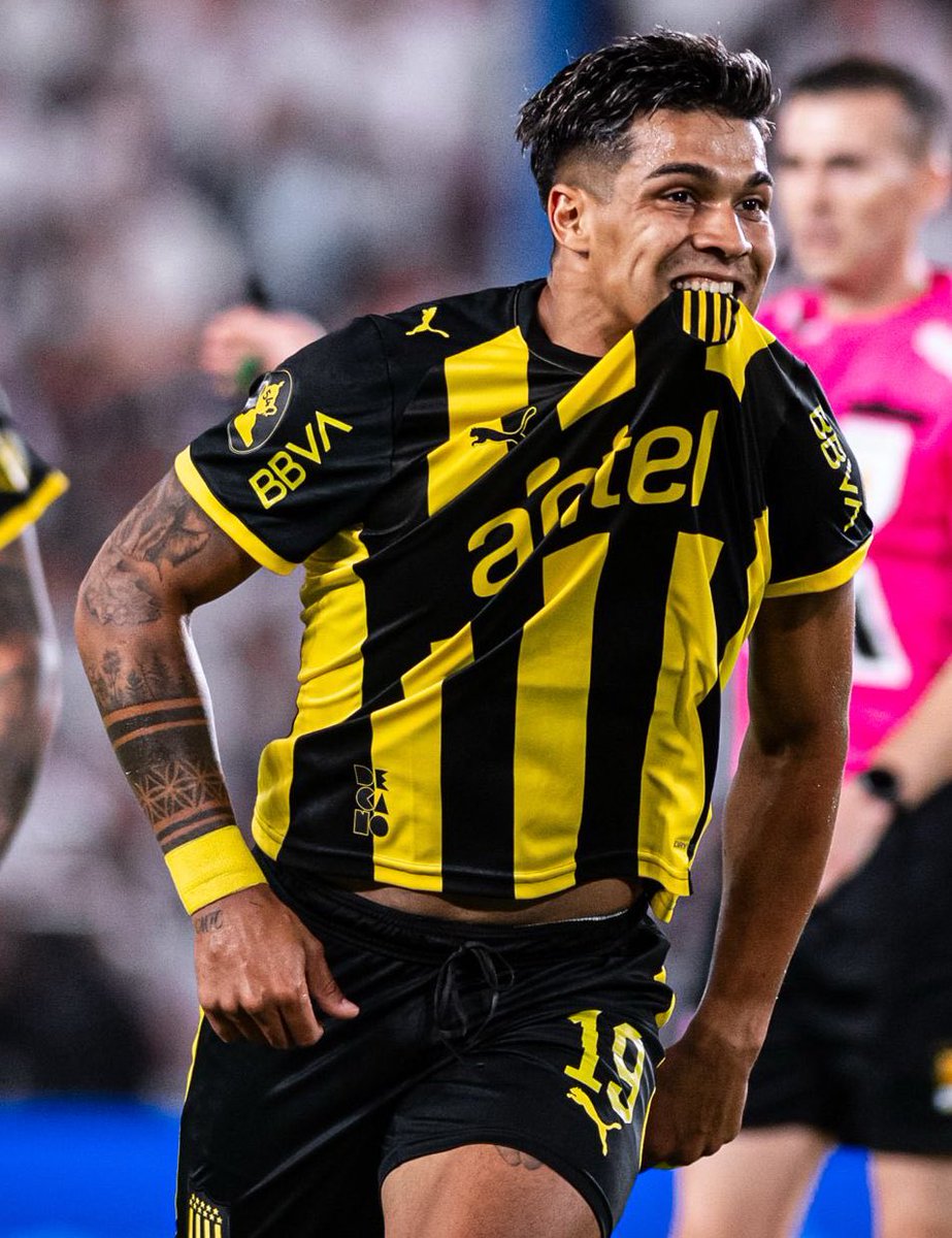 nicomzz's tweet photo. TORAZO EN RODEO AJENO 🟡⚫️

Enorme 2T de todo el equipo.
Tremendo clásico de Trindade, Ferreira y Remedi.

Y la diferencia la marcas con los distintos:
Washi, Leo y Arezo. https://t.co/tdqTqOcpX8