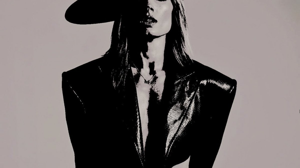 𝒎𝒖𝒓𝒅𝒆𝒓𝒆𝒅 𝒕𝒉𝒆 𝒅𝒊𝒗𝒂’𝒔 𝒆𝒓𝒂. tweet media