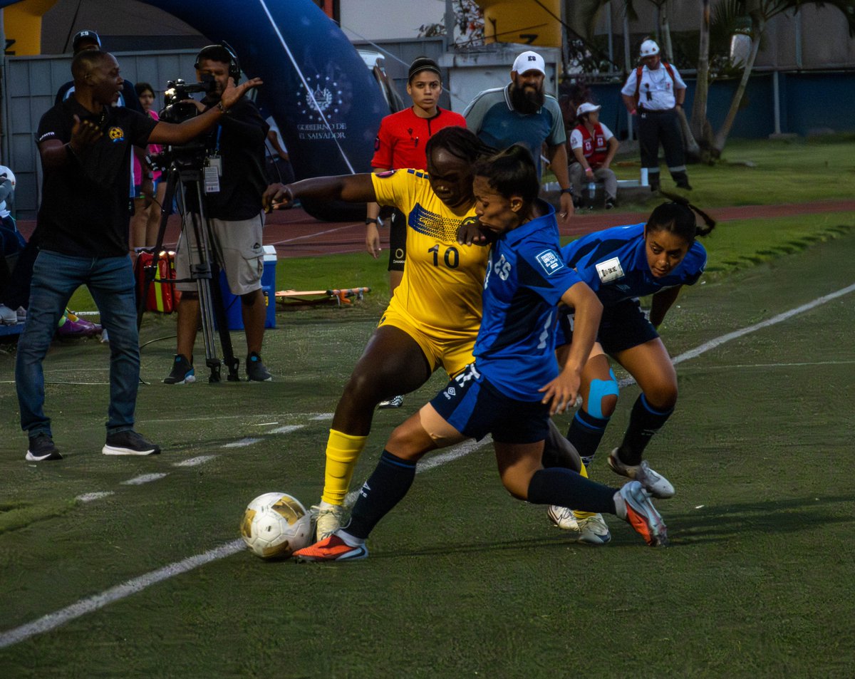 lagoleadasv's tweet photo. El Salvador derrota 6-0 a Barbados tras 45 minutos en Las Delicias. Te compartimos imágenes del encuentro. https://t.co/zePAksdfrS