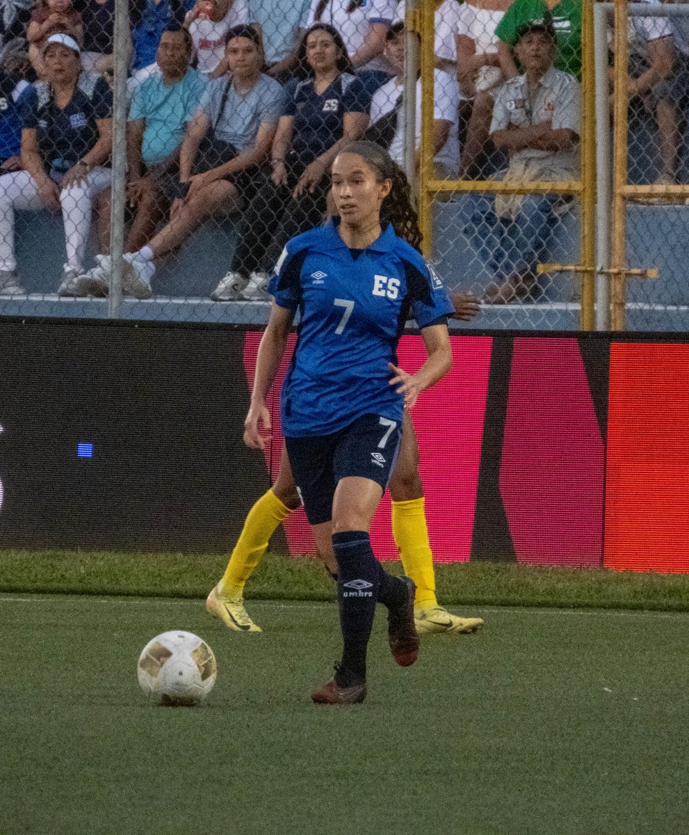 lagoleadasv's tweet photo. El Salvador derrota 6-0 a Barbados tras 45 minutos en Las Delicias. Te compartimos imágenes del encuentro. https://t.co/zePAksdfrS