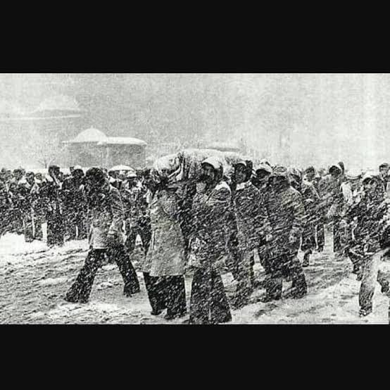 1Mart1977

Yer İstanbul Adana Yurdu

Olay Fabrikada işçi olarak çalışıp tahsil hayatına devam ederken; Vatan hainleri tarafından ezan vaktinde odasına bomba atılarak şehadete eren #ÜlkücüŞehit  #MustafaEROL 🐺🇹🇷🇹🇷🇹🇷

Tarihte yaşayan not "Kar altında tabutsuz cenaze!"

Bugün