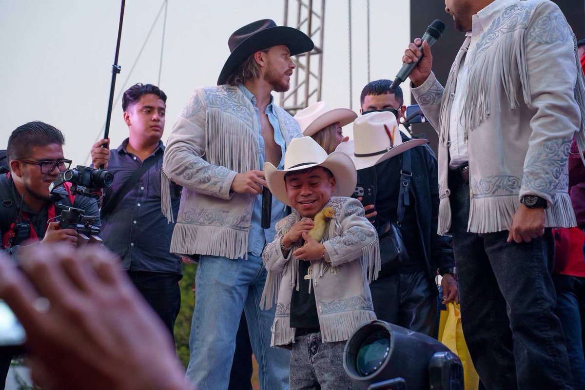 Lo hermoso que está, siempre lo diré a cada rato porque está H E R M O S O ❤️‍🔥