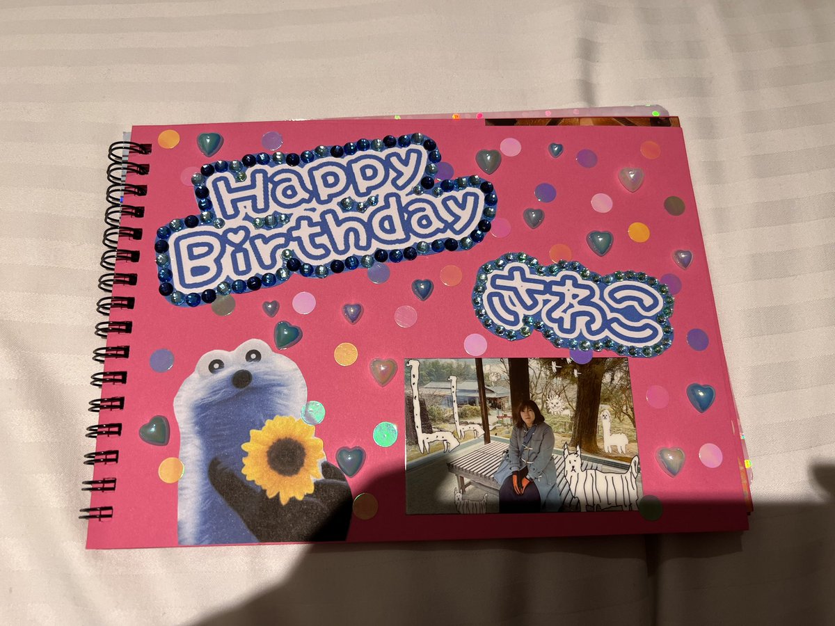 syuriko302's tweet photo. 今日はお誕生日です。
すごいサプライズ達をかまされまくって、本当に感謝しかない。
みんなありがとう！！
こんな私にここまでしてくれてありがとう。
貰ったメッセージブックや8時に飛び出てきたケーキや、お父さんとお母さんからのプレゼントの時計たちの写真。

すべては京都から始まった！笑 https://t.co/ubhjzGrUDI