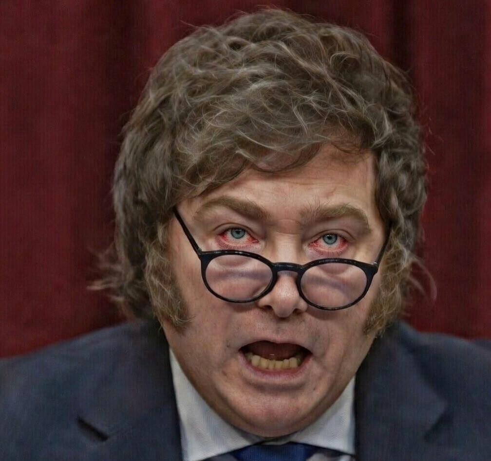 En este estado, absolutamente brotado, mal medicado y fuera de sí, fue a dar un discurso al Congreso Nacional el PELOTUDO degenerado incestuoso pedófiIo y retardado del presidente.