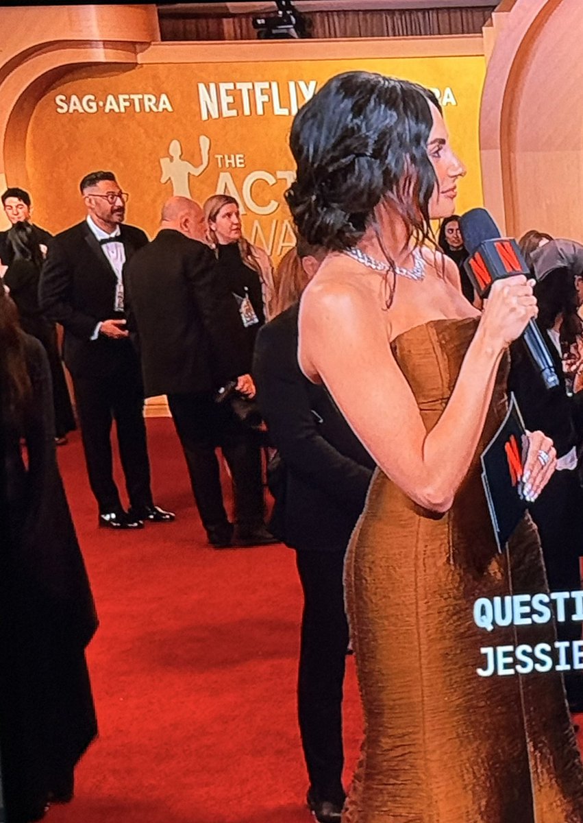 TolerablyTipsy's tweet photo. Who is this?!? 
Doesn’t matter. 

Don’t put her on NAN other red carpet! 

#ActorAwards 
#actorawards2026 https://t.co/5j0HBXq9Pp