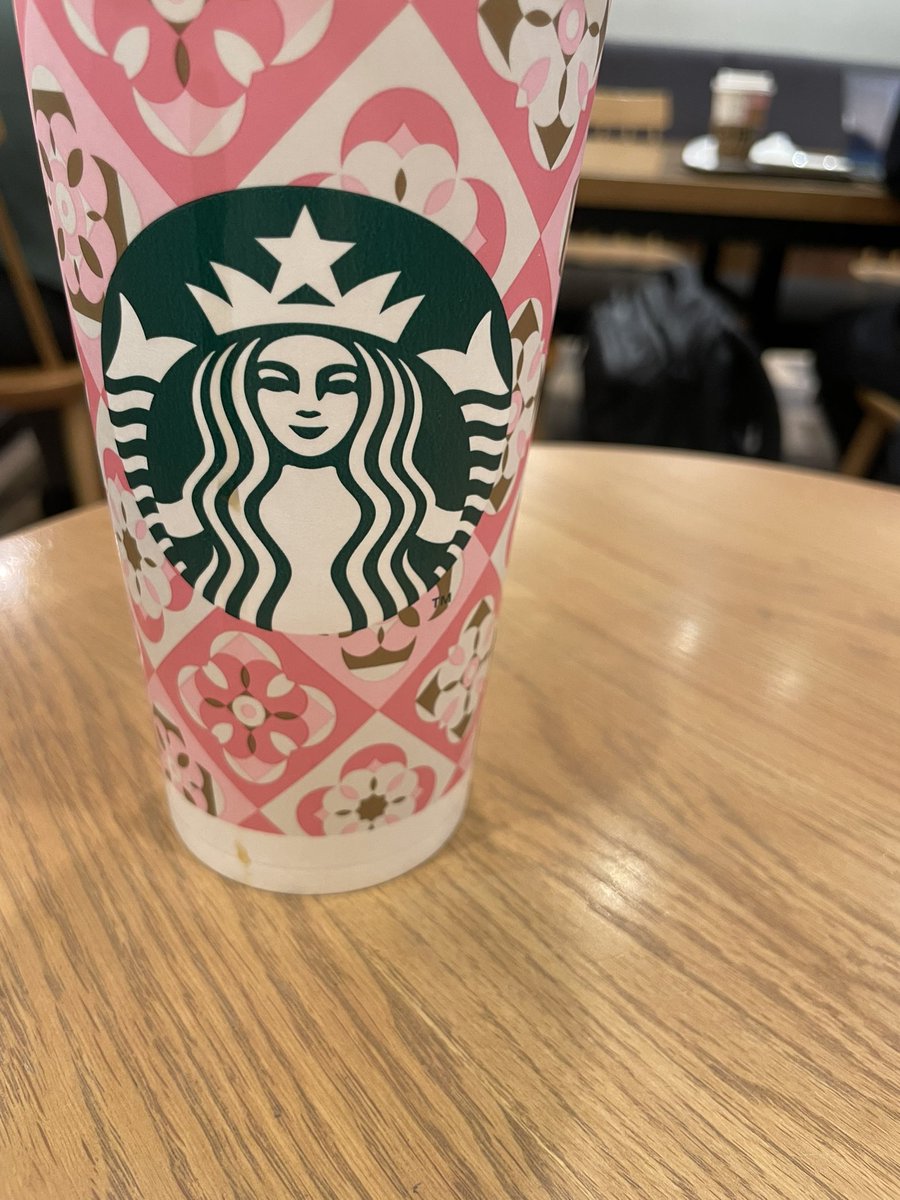 コーヒーが好きで筋トレ前にもカフェイン錠摂るんだけど、多い時の摂取量具体的に確認したことがなかったんだよね。で、今具体的に計算してみたら僕の体重の耐用上限量のほぼ倍量摂っていた。食事と同じで"そんなに食べていないはずなのに体重変わらない"→記録したら想定より食べていたみたいなね。