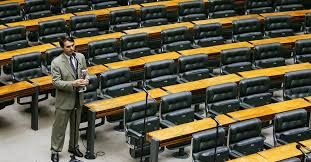 Acho que poderiamos usar algo do tipo "não durma novamente"... porque quem Acordou o Brasil foi esse homem aqui e eu jamais esquecerei. Sempre orgulhoso em usar as cores da nossa bandeira em qq movimento. 
#LibertemBolsonaro