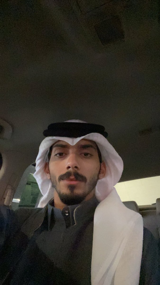 B7_1M's tweet photo. في ابيات ل فهد المساعد يقول فيها : 
امس كنت ابيك تكبر بس والله لو دريت ان اللي عشت لاجله مت عندك واسترحت 
لو دريت ان الزمن يجر رجلي ماعديت 
ولو دريت ان البحور بلا مواني ماسبحت 

اخ يا اول  ذكرياتي 
خذني بحضنك باغفى  اخ مبطي ماغفيت 
وان لمحت دموعي سو نفسك مالمحت https://t.co/ft7Ji3KmqK
