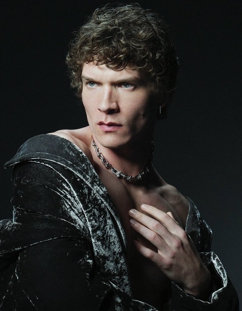 Flora150Project's tweet image. Art But Make It Sports-adjacent

Connor Storrie photographed by Mary Ellen Matthews for Saturday Night Live, 2026 🤝 Dante Gabriel Rossetti, Proserpine, 1874

cc: @ArtButSports