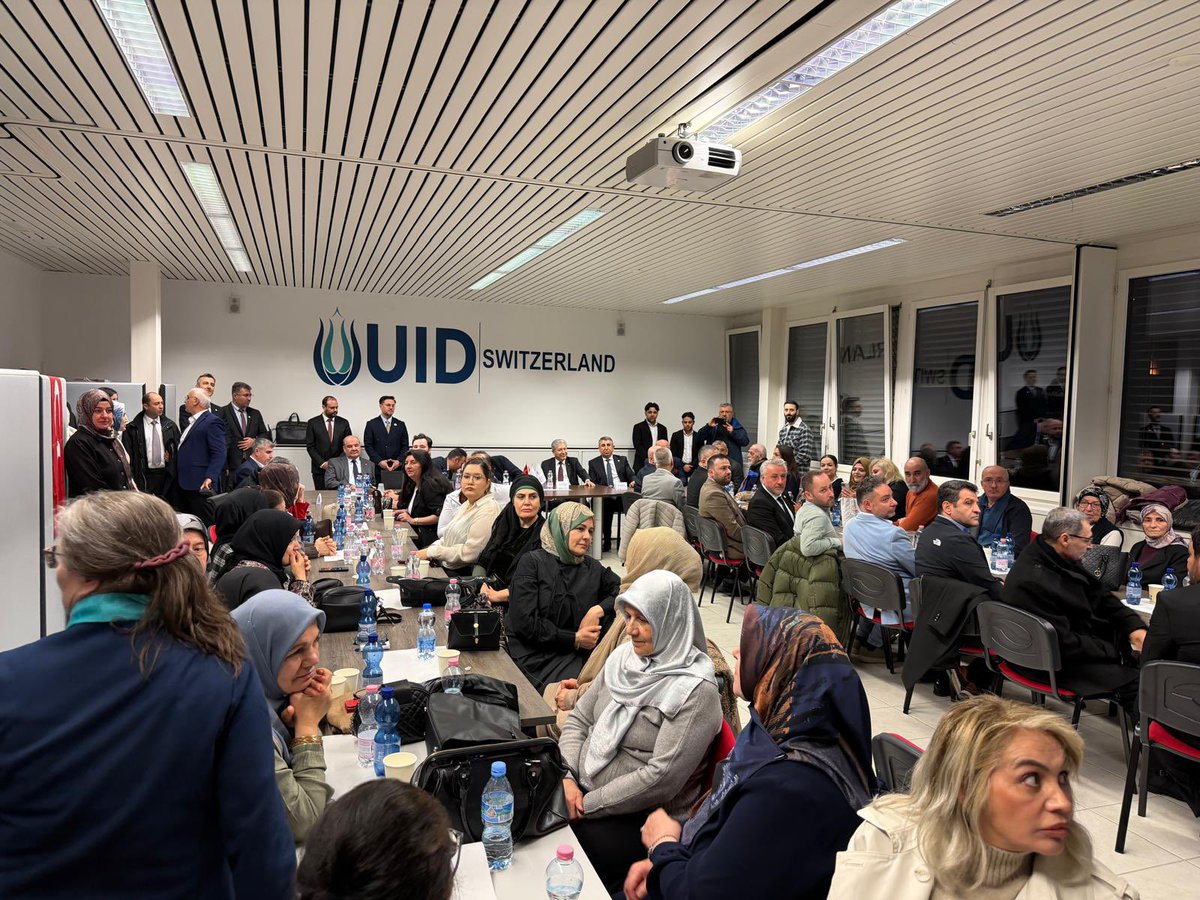 UID İsviçre Bölge Başkanlığında kıymetli hemşerilerimizle sahur programında bir araya geldik.

Gurbetin ortasında aynı sofrayı paylaşmanın, aynı duaya “âmin” demenin bereketini ve kardeşliğini hep birlikte hissettik. Birliğimizi, beraberliğimizi ve dayanışmamızı pekiştiren bu