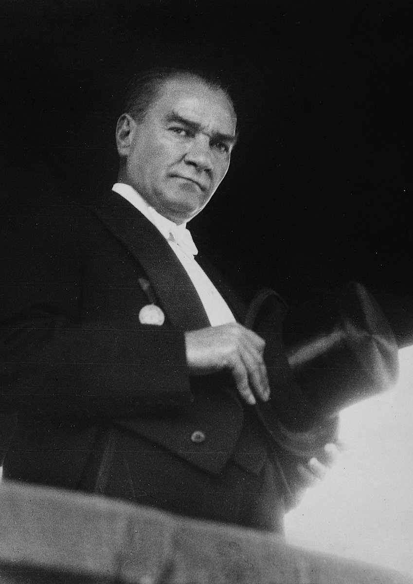 Türk Ulusunun Ebedî Başkomutanı.