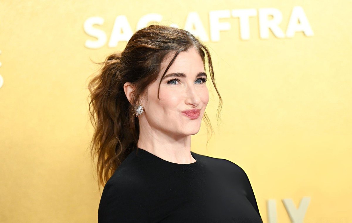 Kathryn Hahn Online | Fansite tweet media